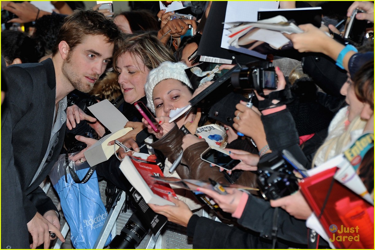 Ashley Greene Robert Pattinson Paris Premiere Pals Photo Photo Gallery Just