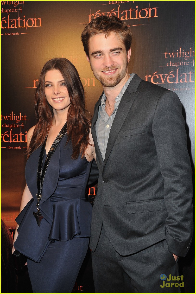 Ashley Greene & Robert Pattinson Paris Premiere Pals Photo 443855