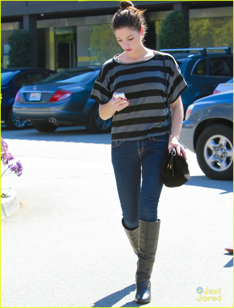 Full Sized Photo of ashley greene tavern lunch 03 | Ashley Greene