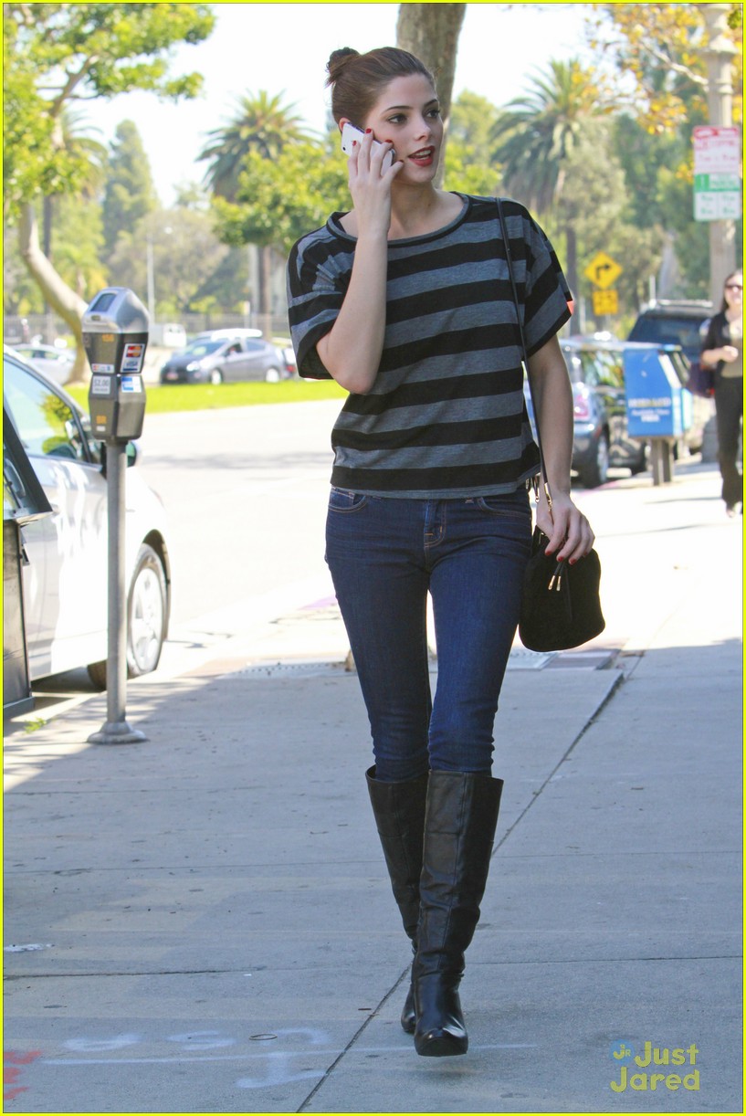 Ashley Greene: Tavern on Tuesday | Photo 441797 - Photo Gallery | Just