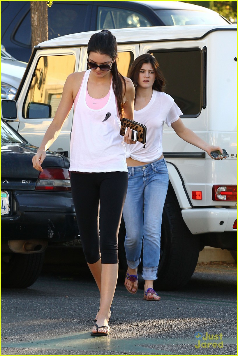 Kendall & Kylie Jenner: Sunday's Sweet Treats | Photo 440220 - Photo