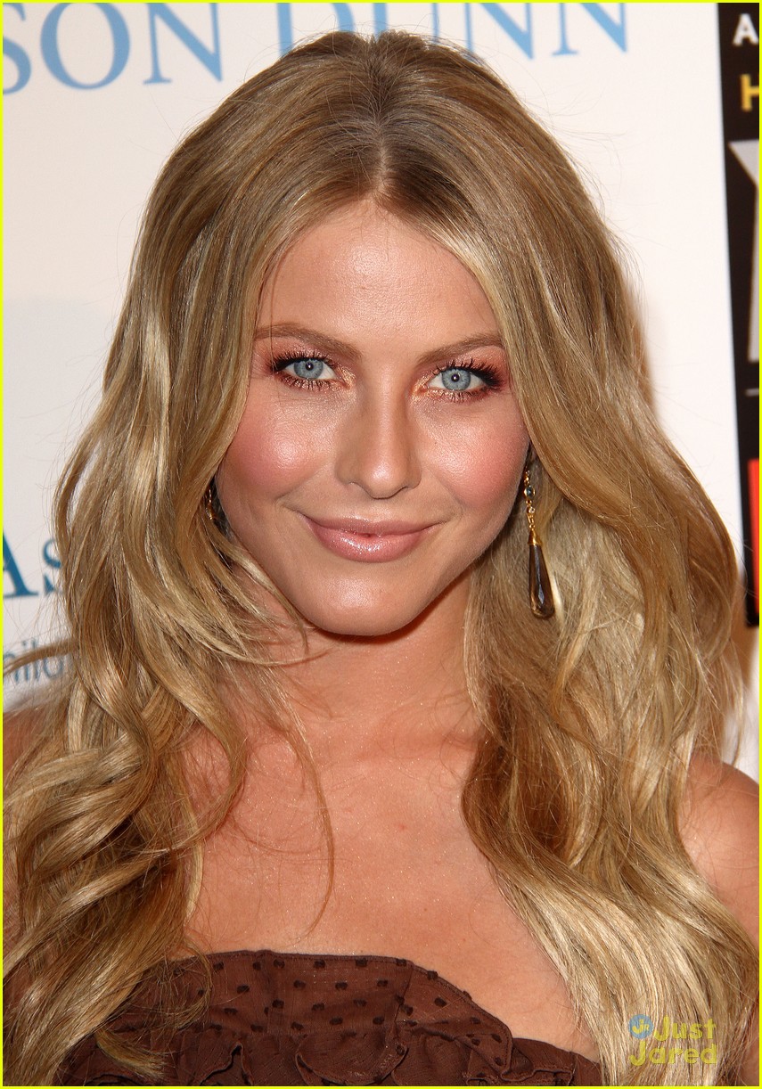 Julianne Hough -- Hero Dog Awards 2011 | Photo 440021 - Photo Gallery