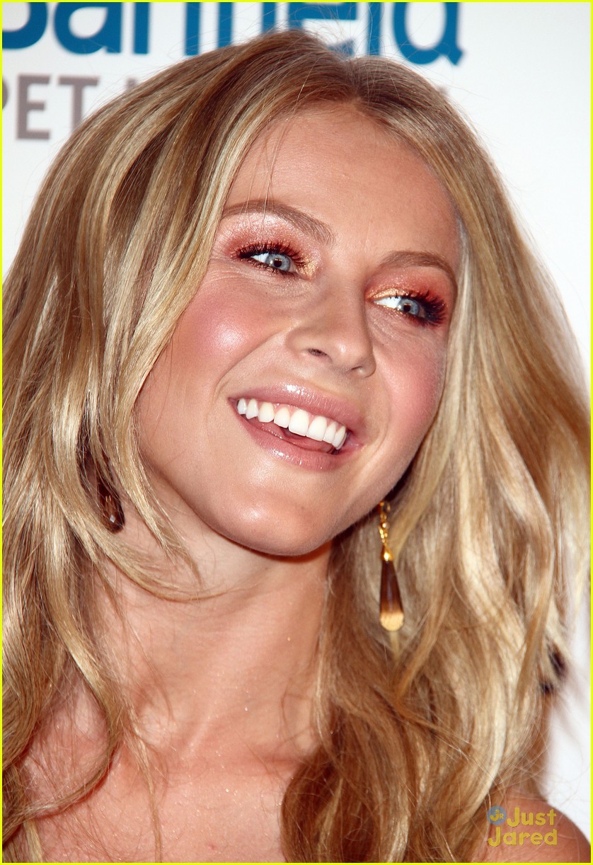 Full Sized Photo of julianne hough hero dog awards 23 | Julianne Hough