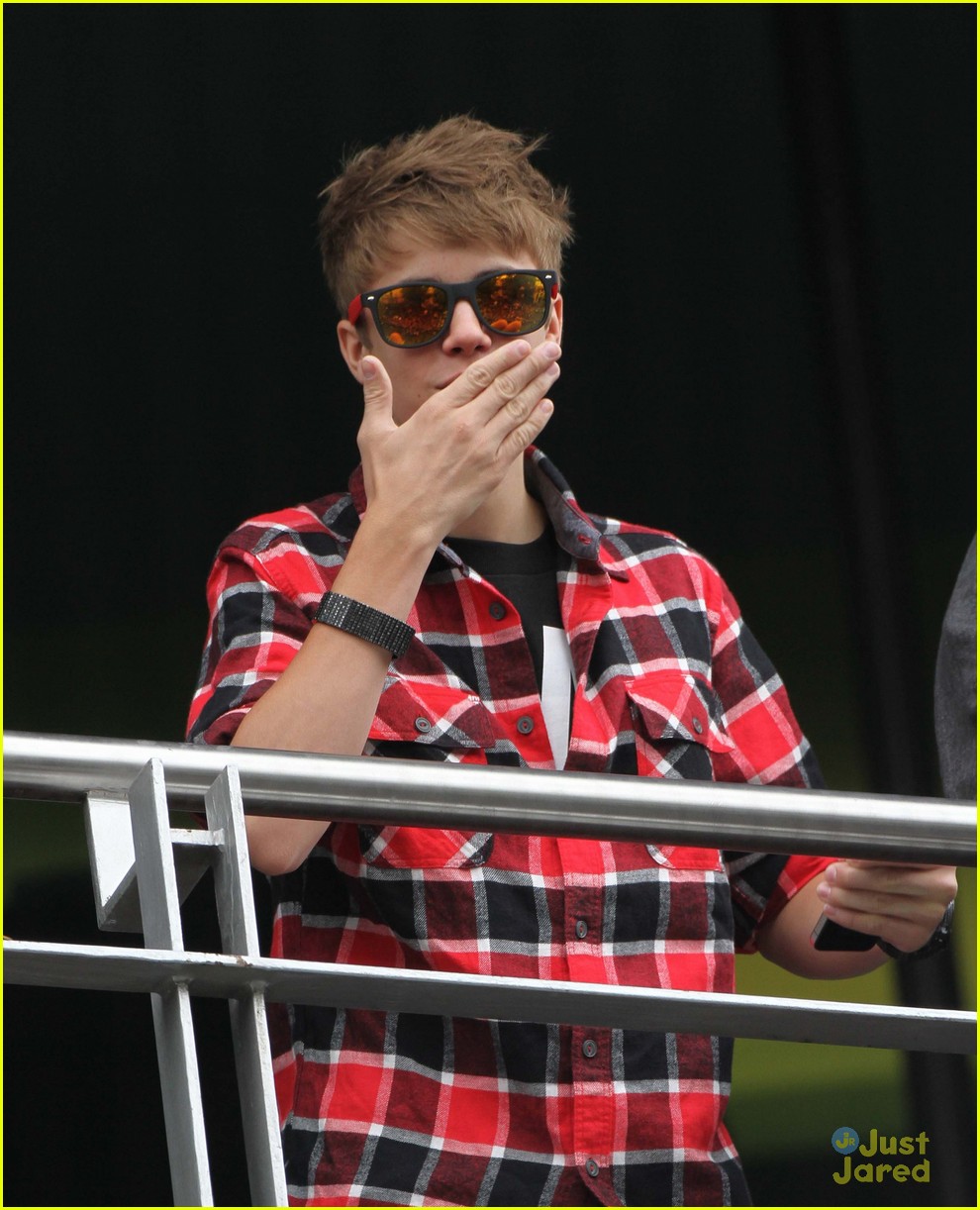 Justin Bieber Meets With The Voice Mexico Contestants Photo 440098