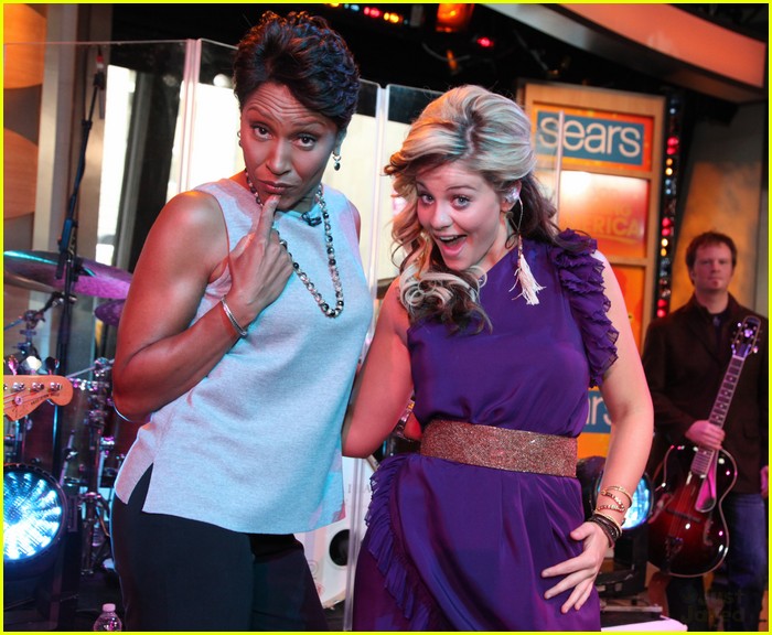 Full Sized Photo of lauren alaina good morning america 02 | Lauren