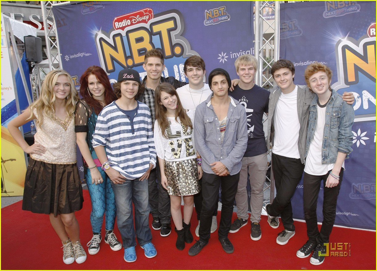 Zendaya & Bella Thorne: Meet The N.B.T. Artists! | Photo 443026 - Photo ...