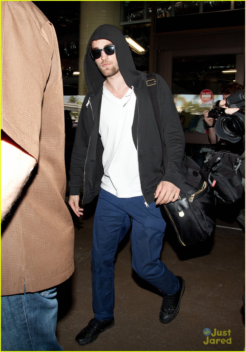 Robert Pattinson: Hoodie For Halloween | Photo 445125 - Photo Gallery ...