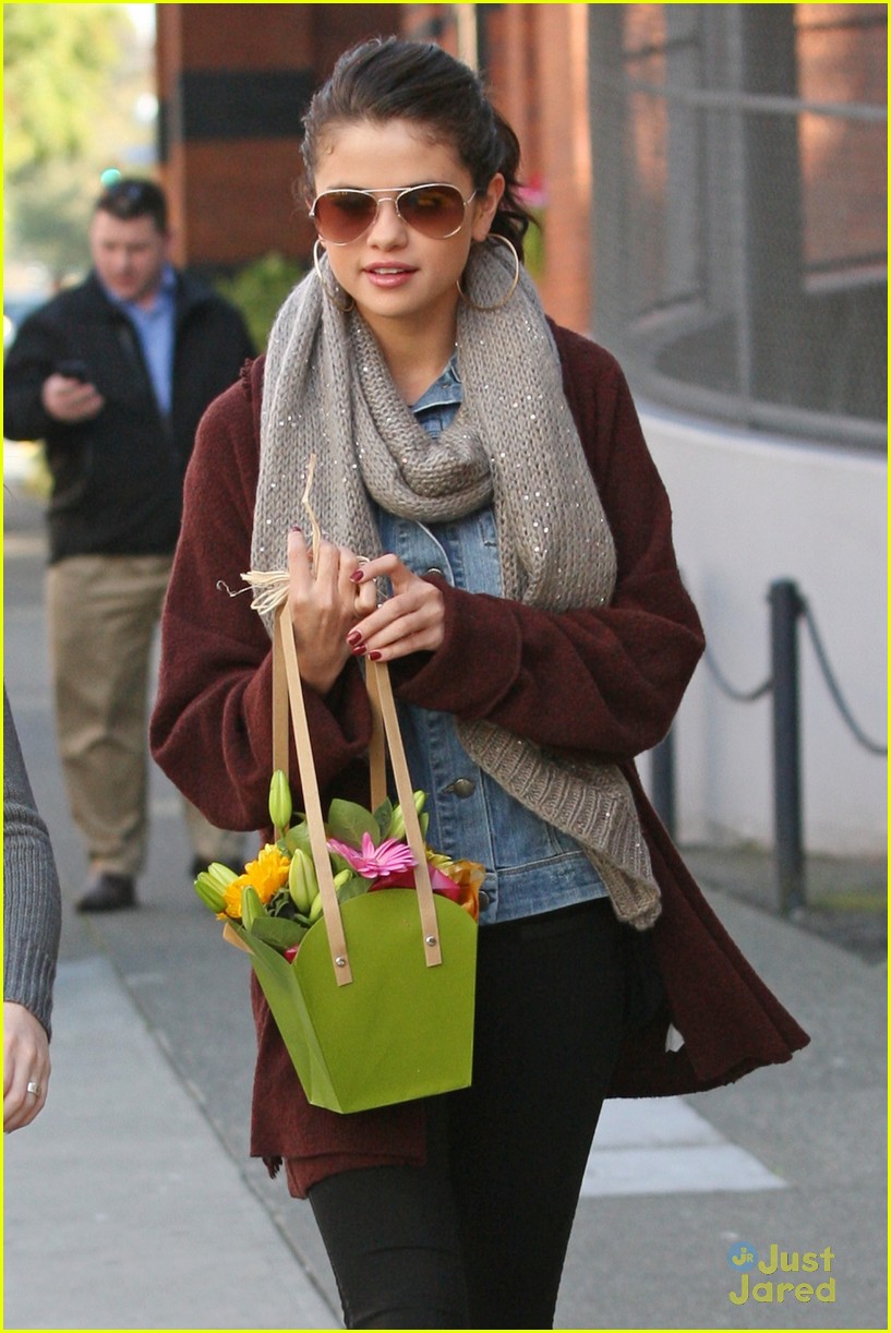 Full Sized Photo of selena gomez flower victoria 04 | Selena Gomez is a ...