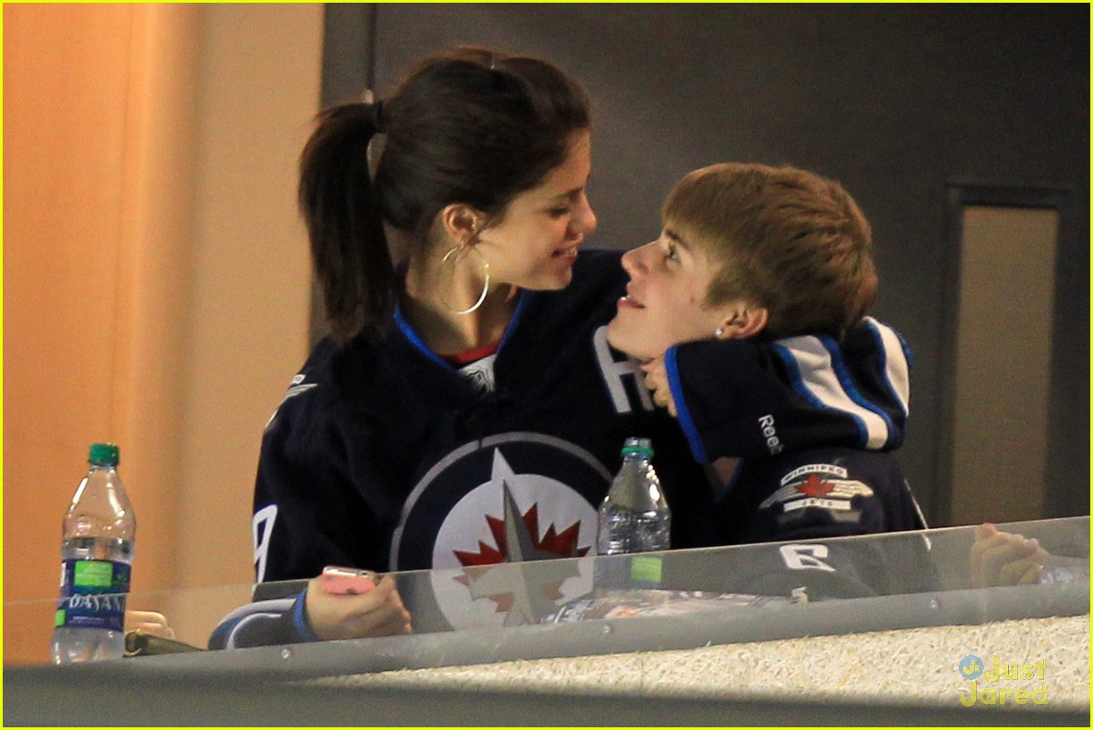 Selena Gomez Joins Justin Bieber at His Hockey Game, Appears to