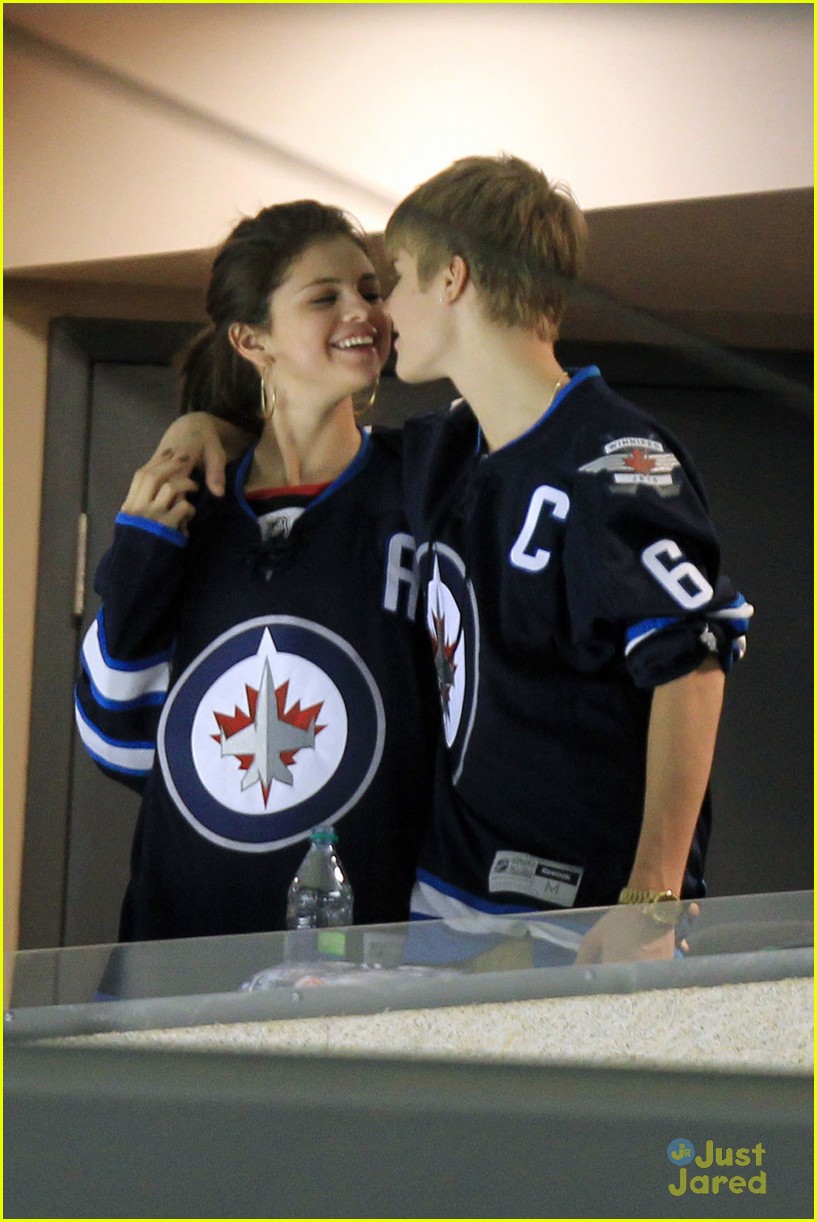 Selena Gomez Wears Justin Bieber's Hockey Jersey After Game