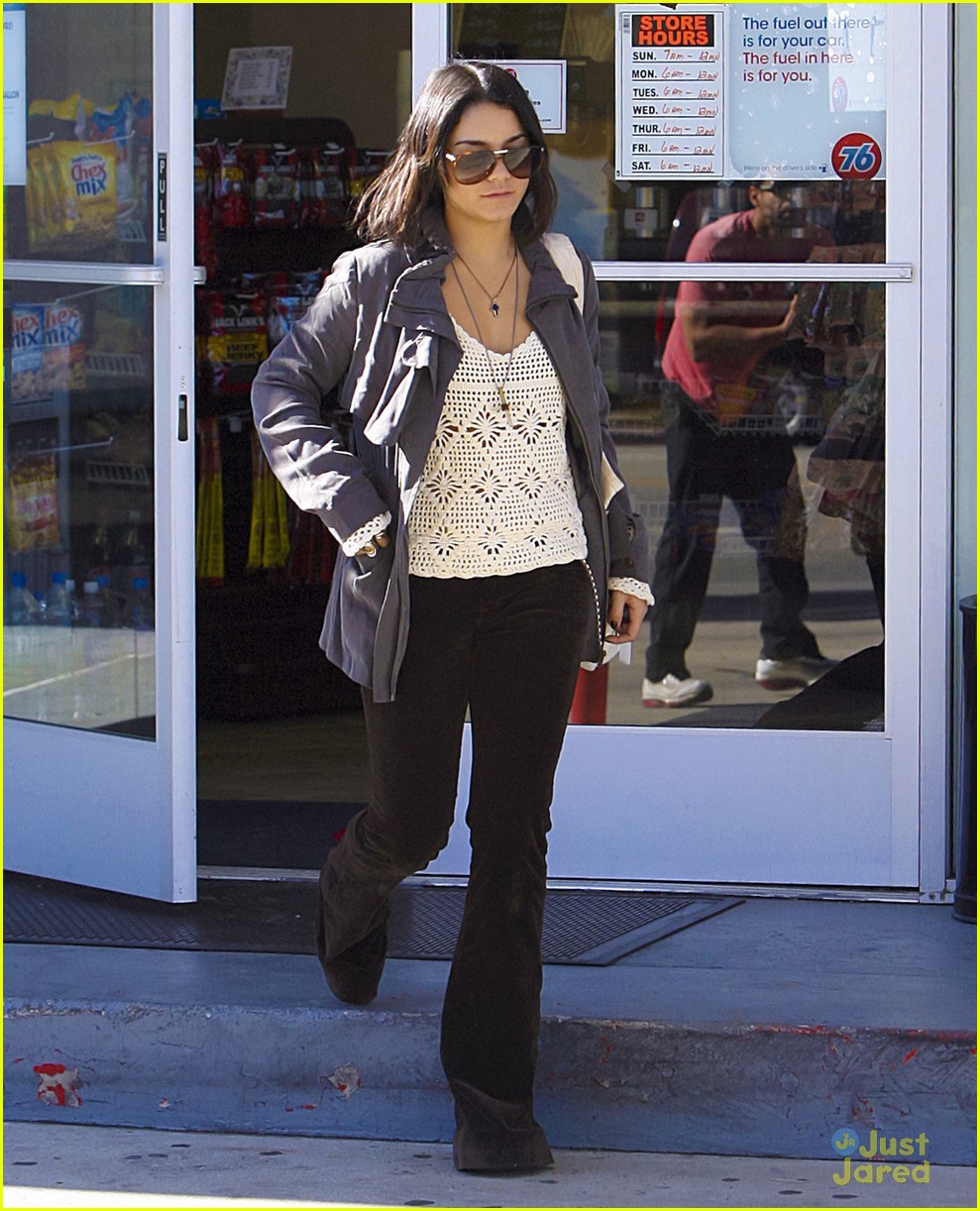 Vanessa Hudgens: Lord of the Rings Fan! | Photo 440892 - Photo Gallery ...