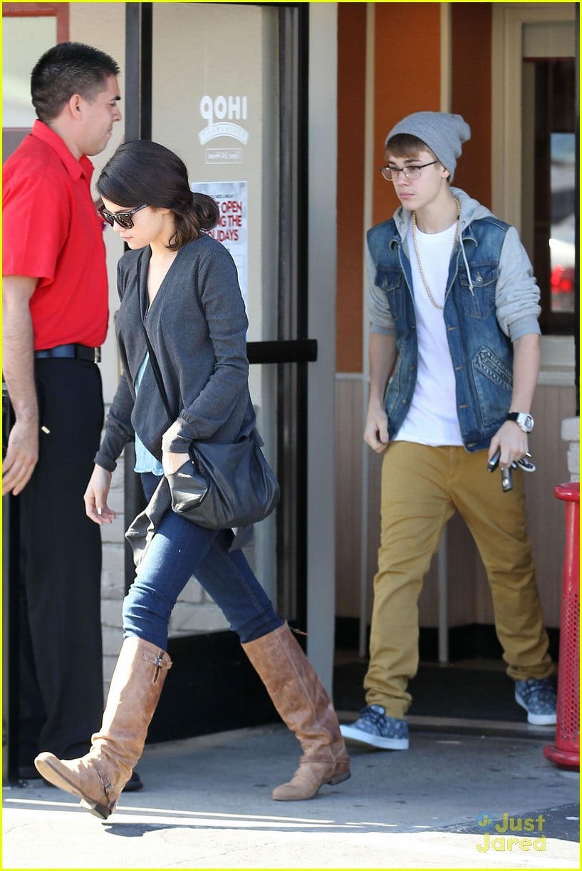 Selena Gomez & Justin Bieber: IHOP Breakfast! | Photo 449146 - Photo