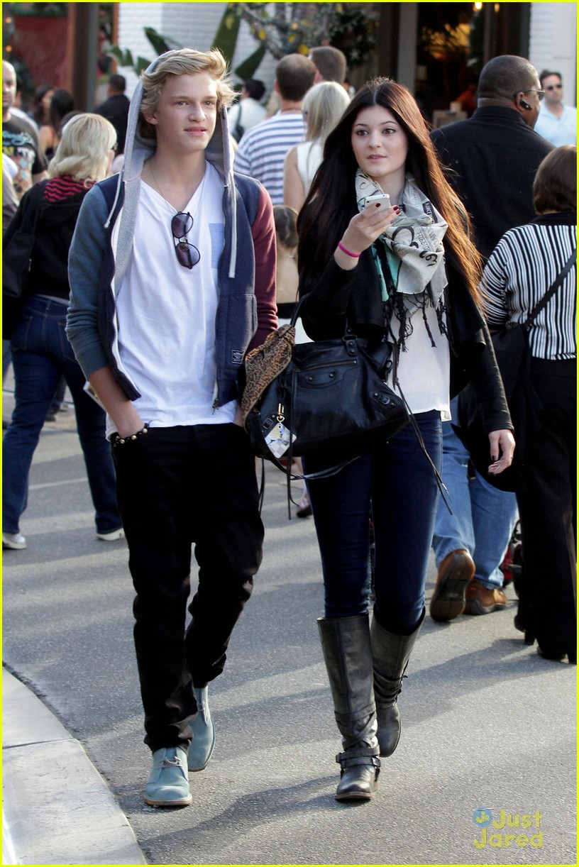 Cody Simpson & Kylie Jenner Meet Up at the Grove Photo 449798 Photo