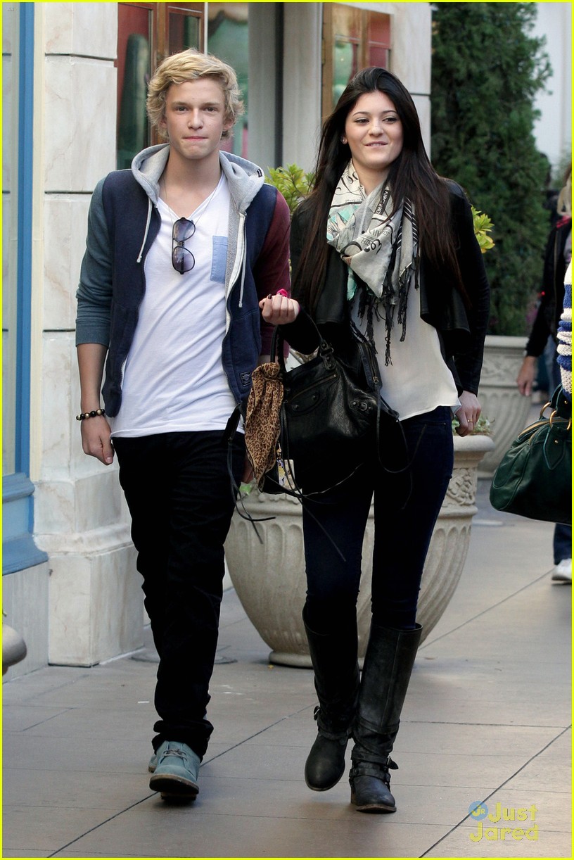 Cody Simpson & Kylie Jenner Meet Up at the Grove Photo 449804 Photo
