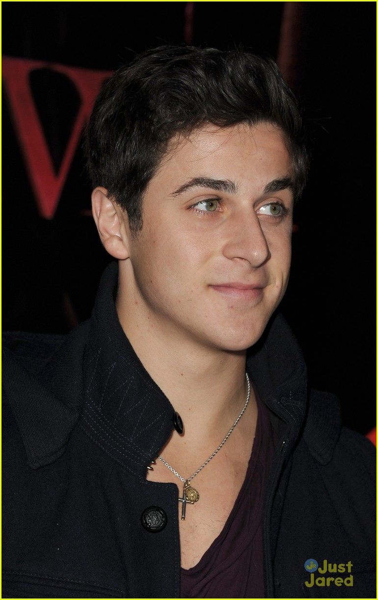 David Henrie: 'Wizards of Waverly Place' Finale Trailer! Photo 447856