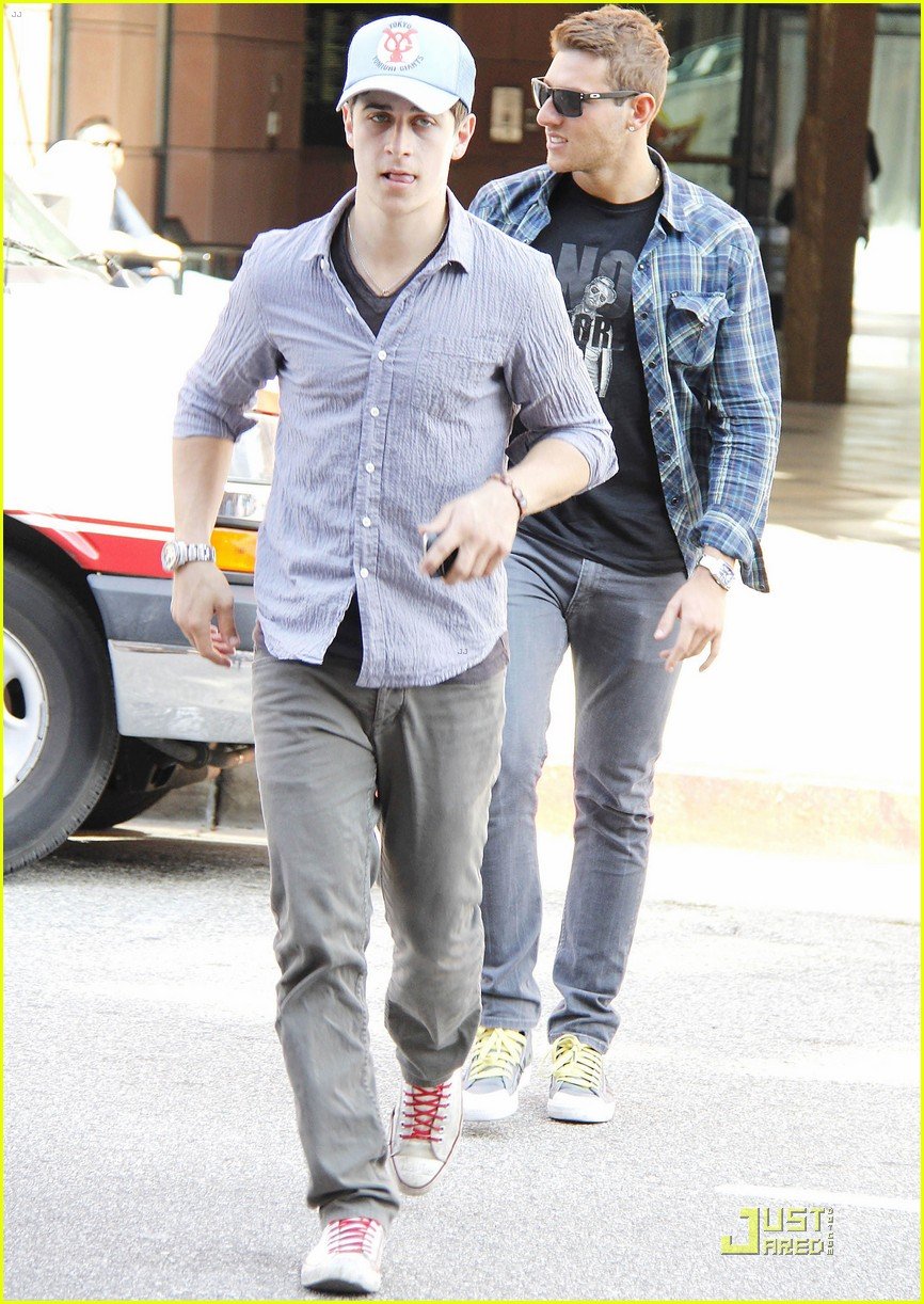 David Henrie: Strolling Through Beverly Hills | Photo 445747 - Photo ...