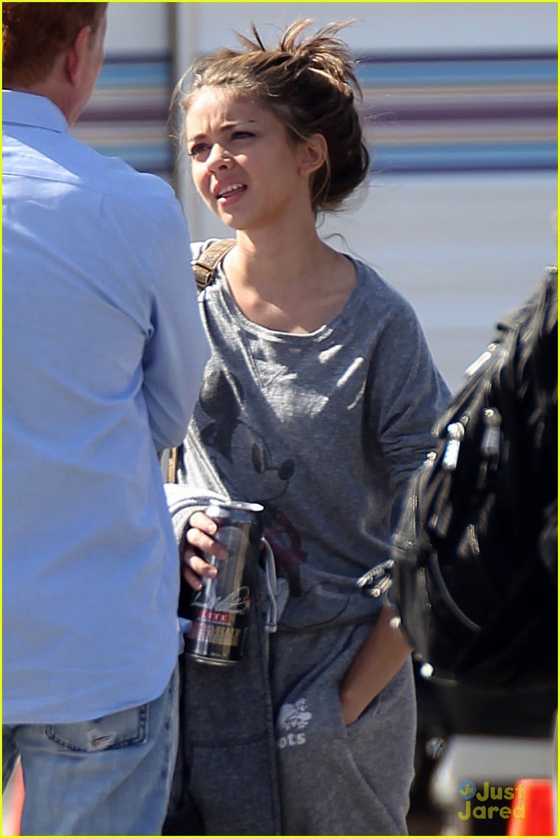 Sarah Hyland Wears Mickey to 'Modern Family' Set | Photo 448176 - Photo ...