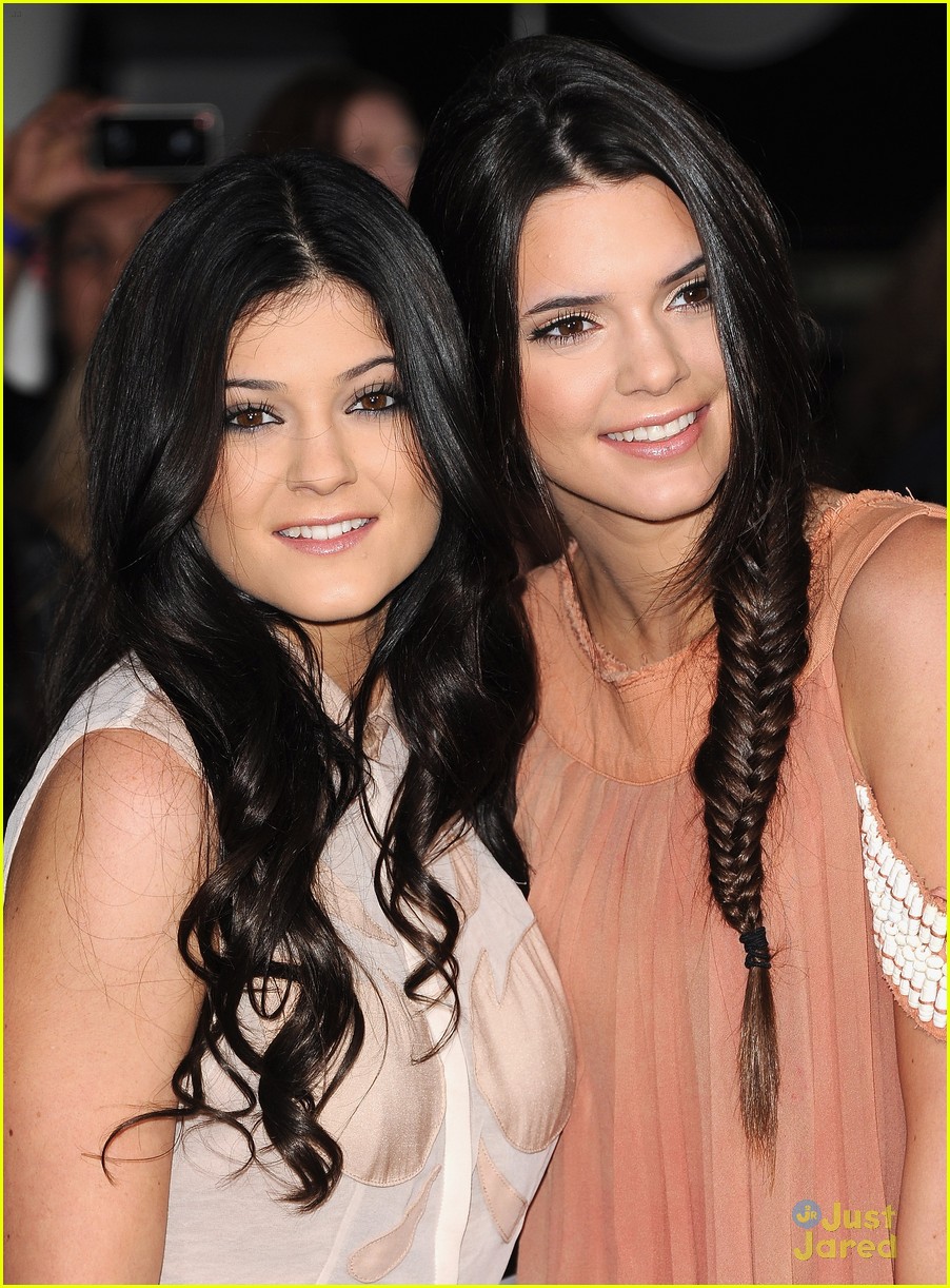 Kendall & Kylie Jenner 'Breaking Dawn' Premiere Pair Photo 447755