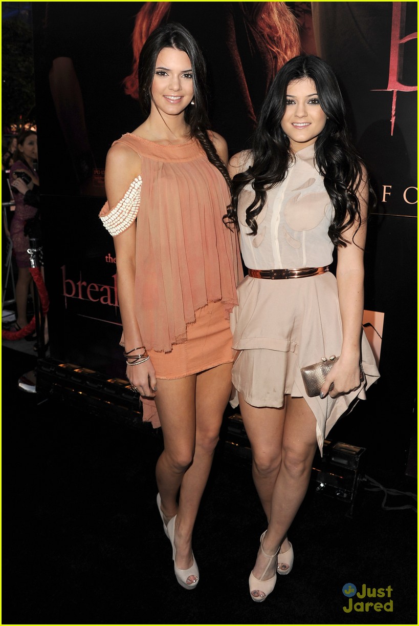 Full Sized Photo of kendall kylie jenner bd premiere 10 | Kendall