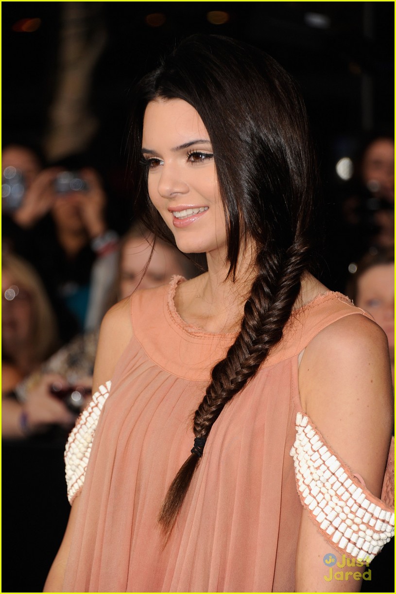 Full Sized Photo of kendall kylie jenner bd premiere 16 | Kendall