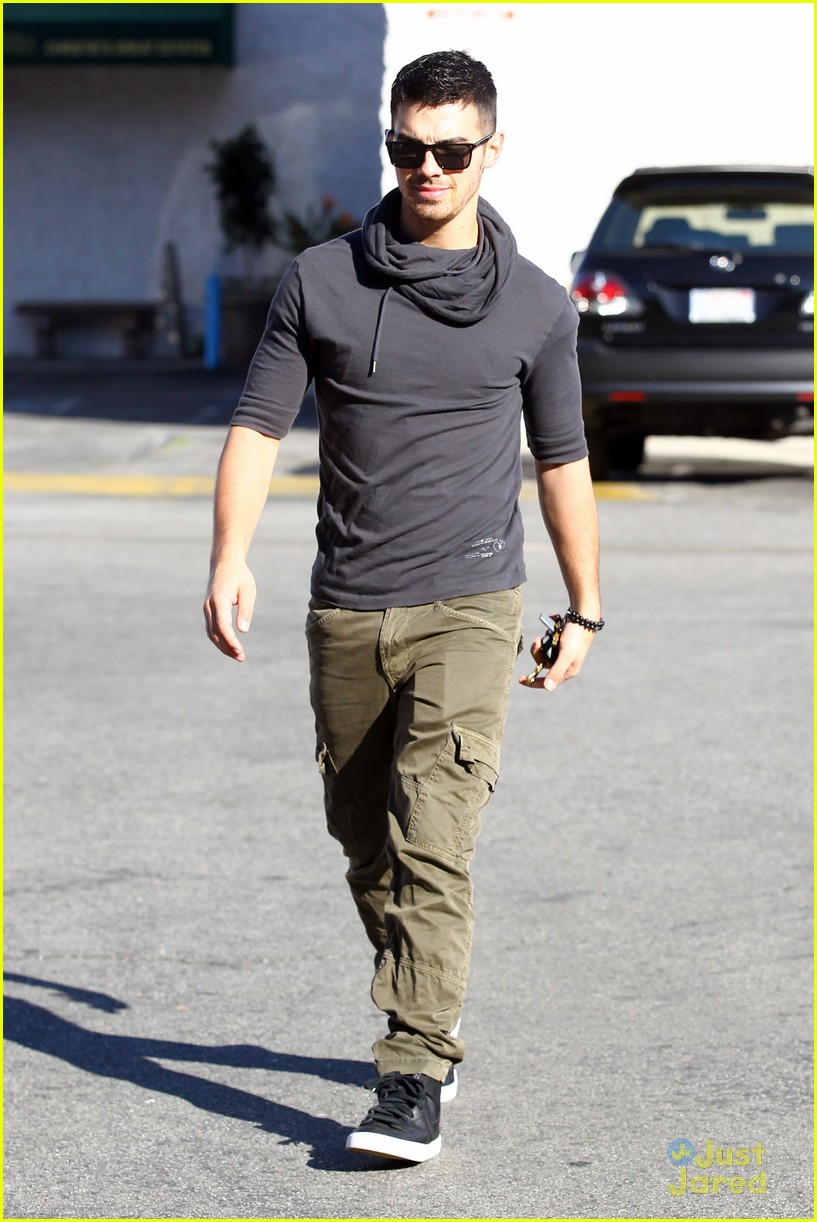 Joe Jonas: Coffee Run! | Photo 446721 - Photo Gallery | Just Jared Jr.