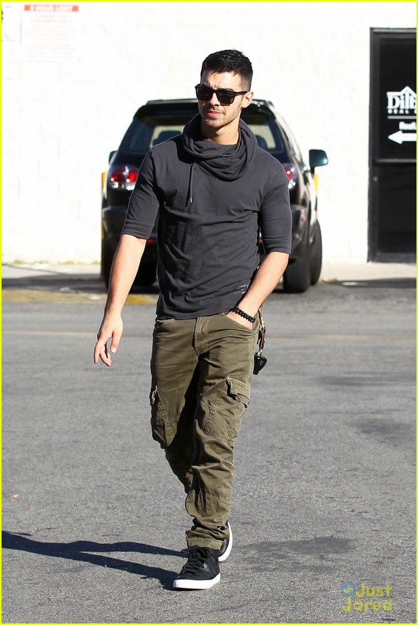 Joe Jonas: Coffee Run! | Photo 446725 - Photo Gallery | Just Jared Jr.