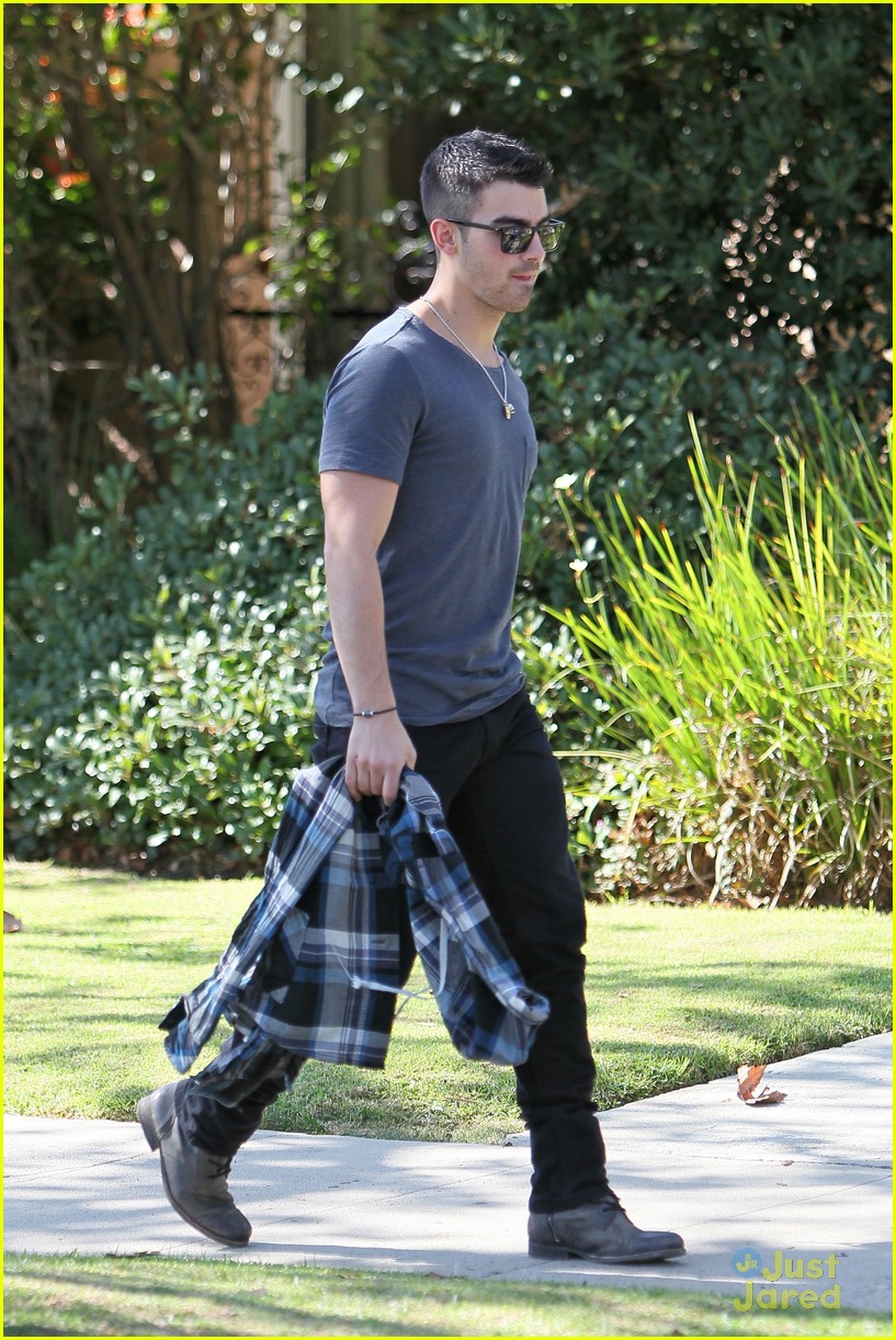 Full Sized Photo of joe jonas kings road 07 Joe Jonas Big One Direction Fan Just Jared Jr.