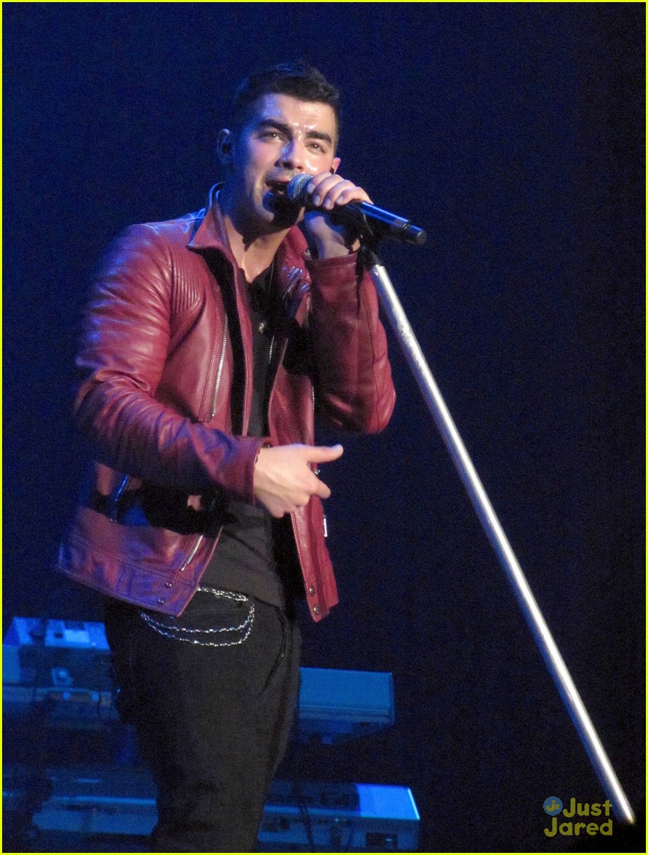 Joe Jonas: 'Lace and Leather' Dance from Britney Spears! | Photo 445177 ...