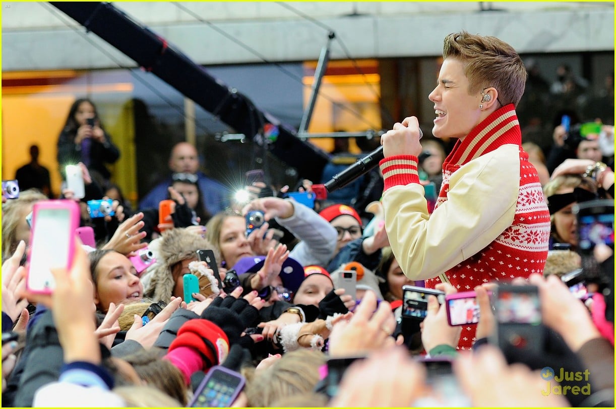 Justin Bieber: &lsquo;Mistletoe&rsquo; on Today! | Photo 449492 - Photo Gallery