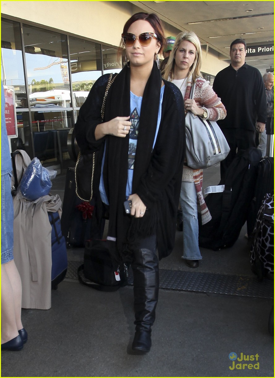 Demi Lovato: Departing for Detroit! | Photo 447913 - Photo Gallery ...