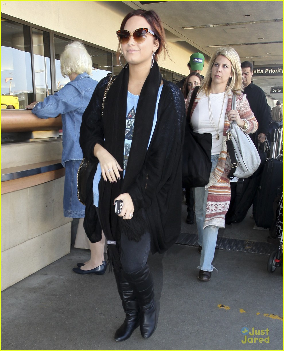 Demi Lovato: Departing for Detroit! | Photo 447916 - Photo Gallery
