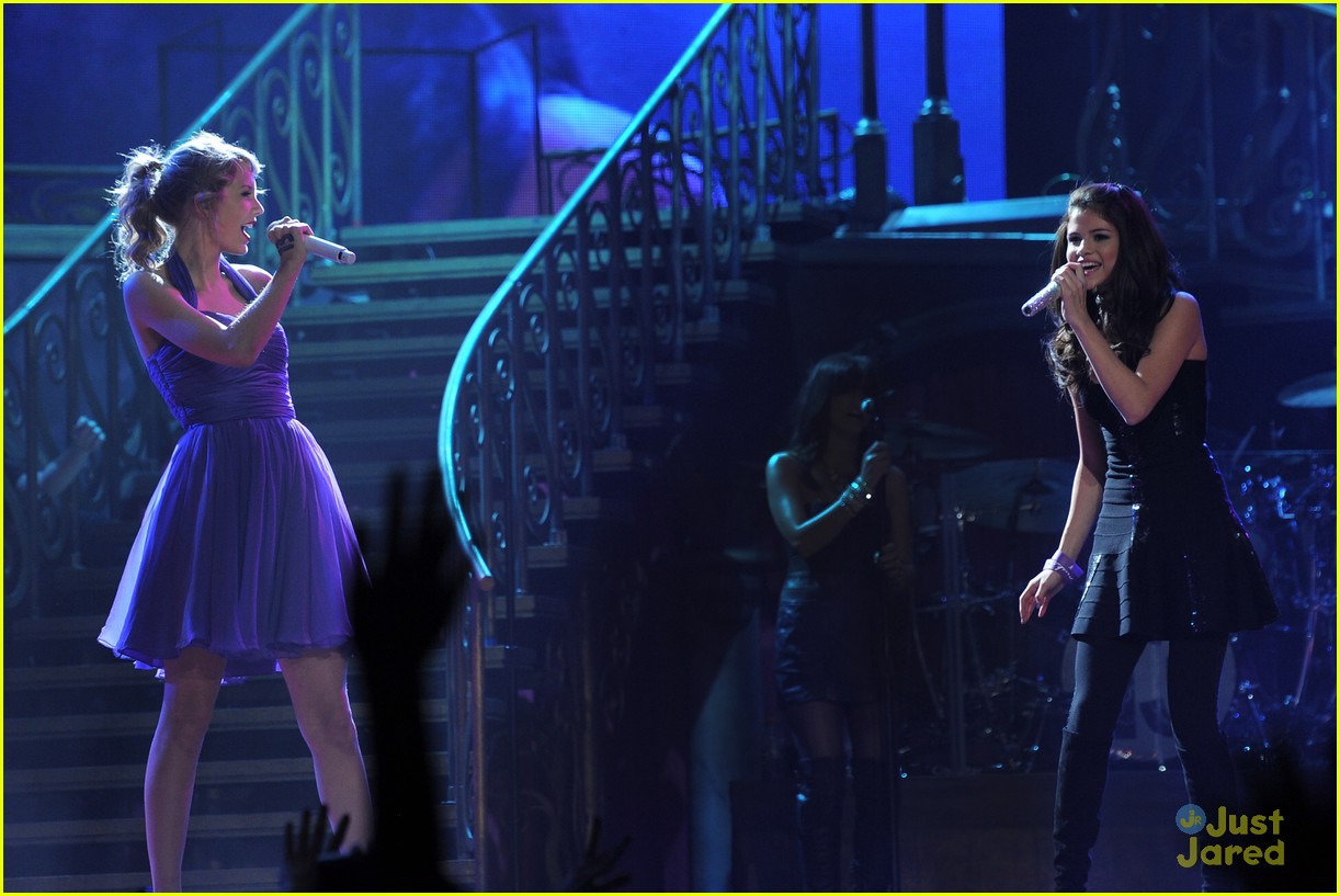 Taylor Swift Duet With Selena Gomez And James Taylor Photo 449473