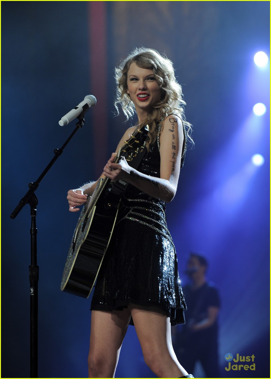 Taylor Swift: Duet with Selena Gomez & James Taylor! | Photo 449478 ...