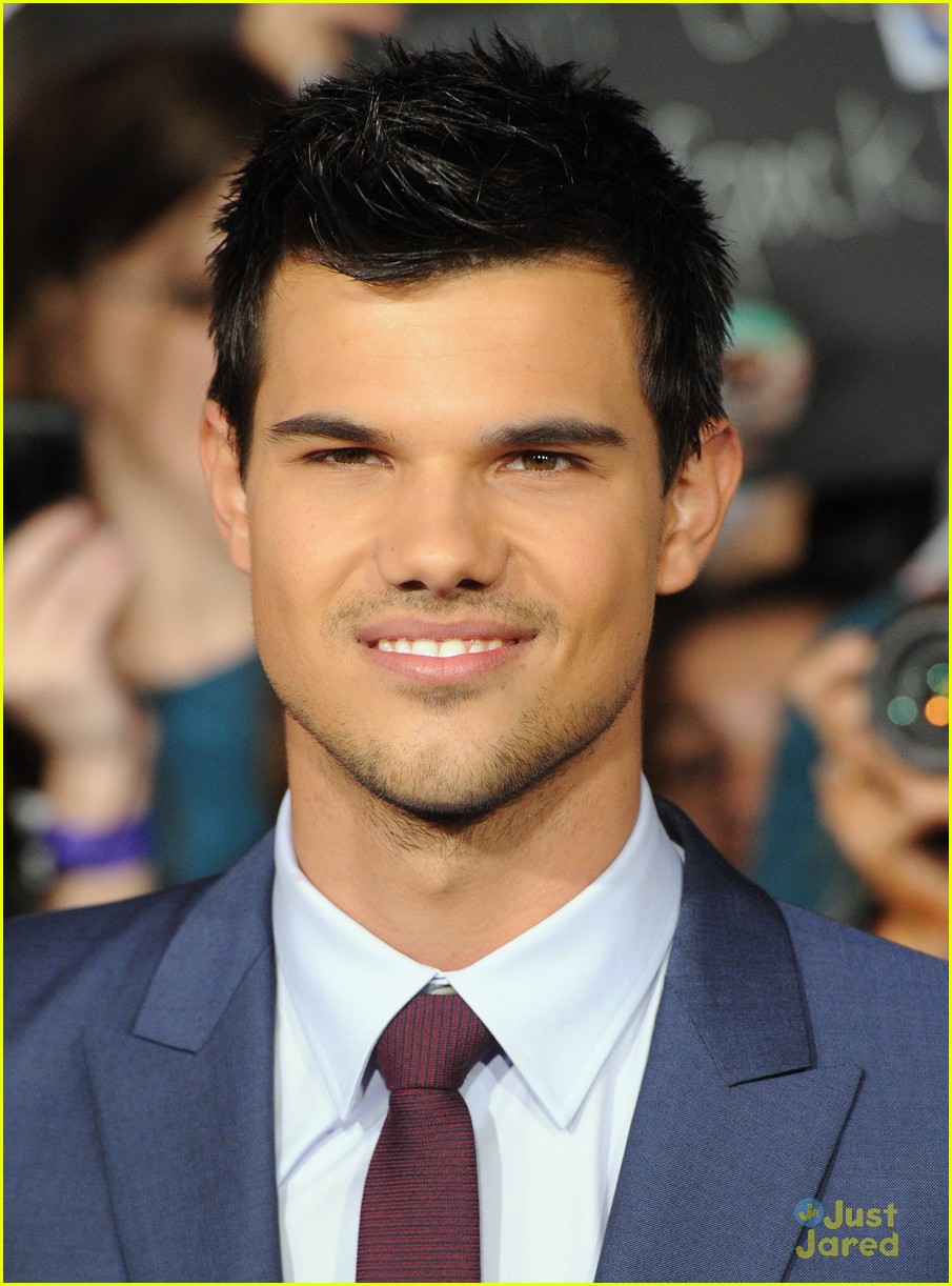 Taylor Lautner: 'Breaking Dawn' Premiere! | Photo 447566 - Photo ...