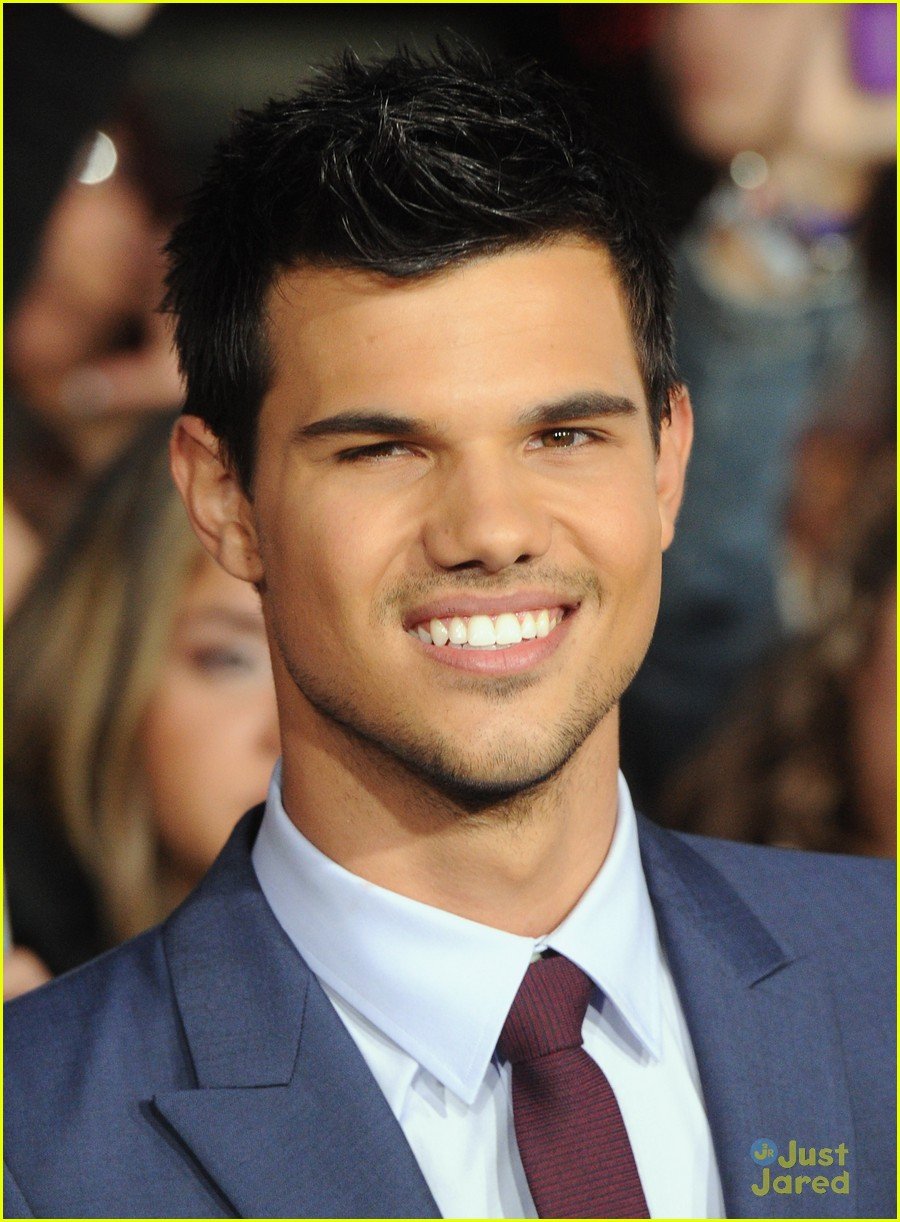 Taylor Lautner: 'Breaking Dawn' Premiere! | Photo 447569 - Photo ...