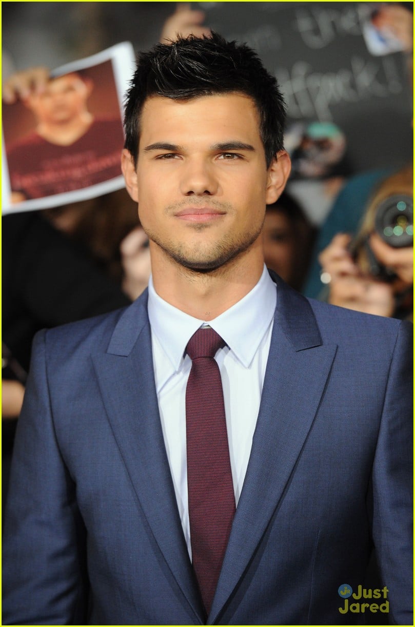 Taylor Lautner: 'Breaking Dawn' Premiere! | Photo 447571 - Photo ...