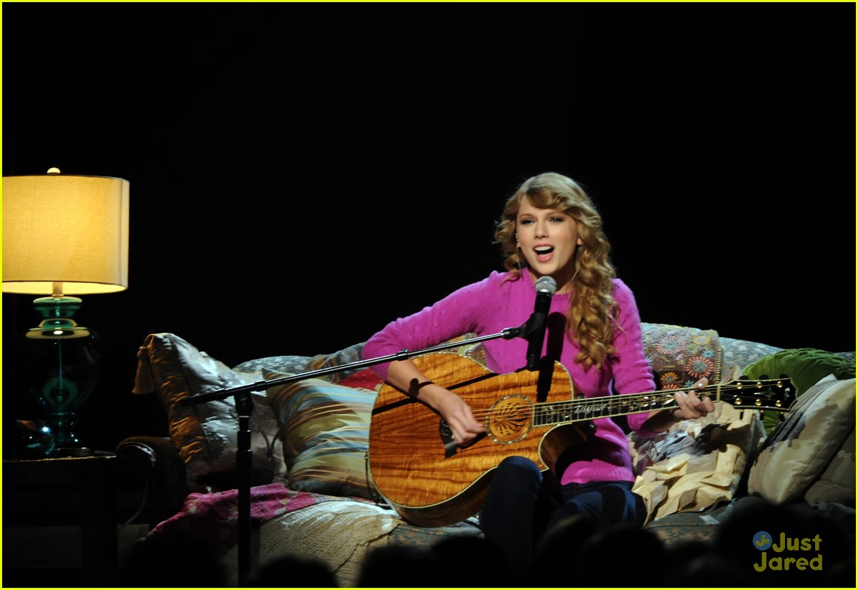 Taylor Swift CMA's Entertainer of the Year! Photo 446810 Photo