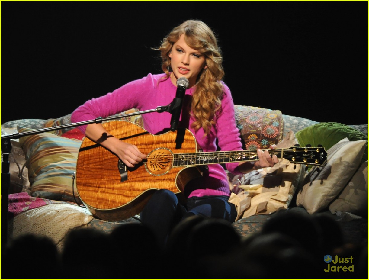 Taylor Swift CMA's Entertainer of the Year! Photo 446812 Photo