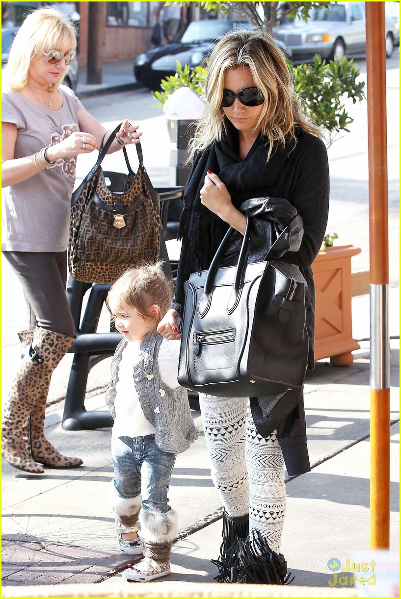 Ashley Tisdale: Lunch with Mikayla & Mom! | Photo 448244 - Photo