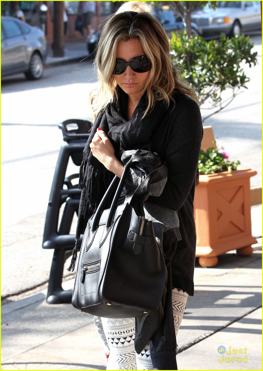 Ashley Tisdale: Lunch with Mikayla & Mom! | Photo 448252 - Photo