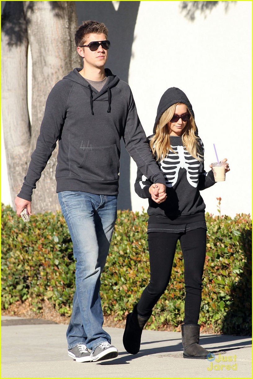 Ashley Tisdale & Scott Speer: Saturday Stroll | Photo 449754 - Photo ...