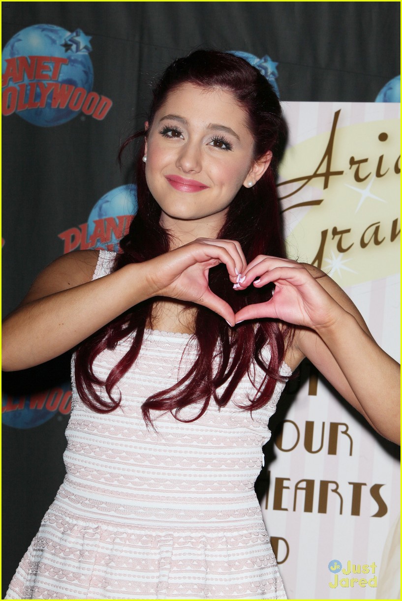 Full Sized Photo Of Ariana Grande Hearts Planet Hollywood 05 Ariana