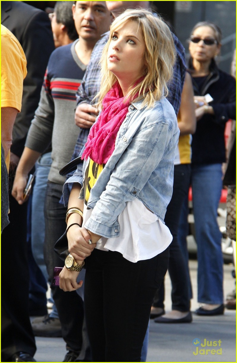 Full Sized Photo of ashley benson lakers game 02 | Ashley Benson