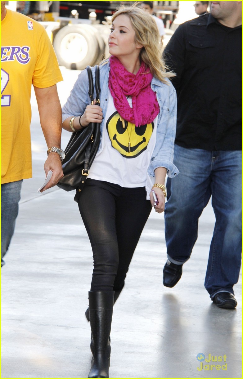 Full Sized Photo of ashley benson lakers game 03 | Ashley Benson