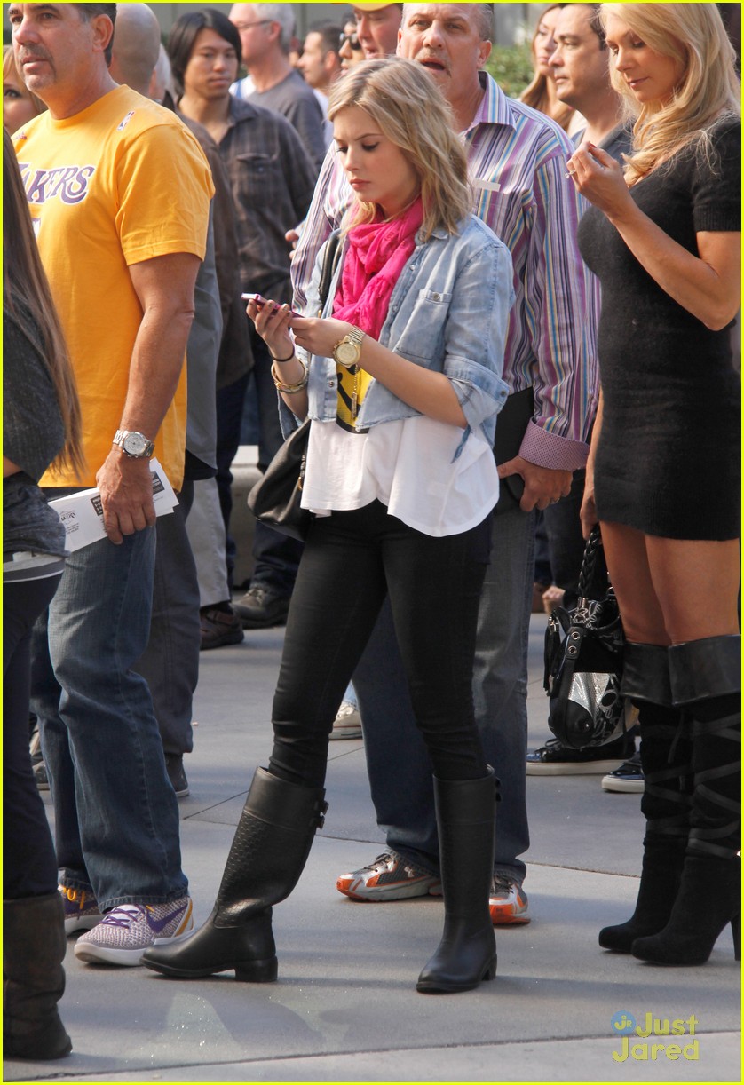 Ashley Benson: Staples Center Christmas Day | Photo 453214 - Photo