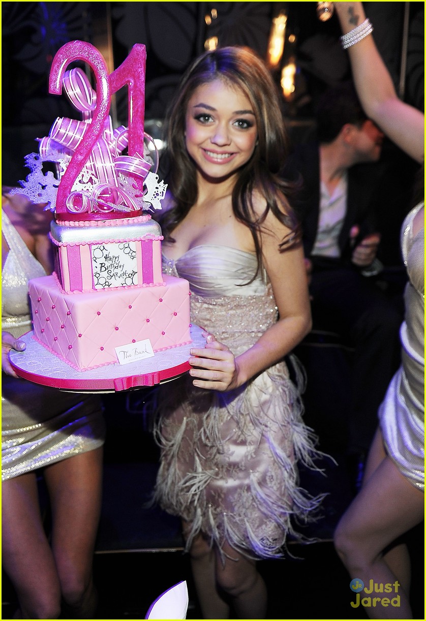 Sarah Hyland: Birthday At The Bank! | Photo 451894 - Photo Gallery
