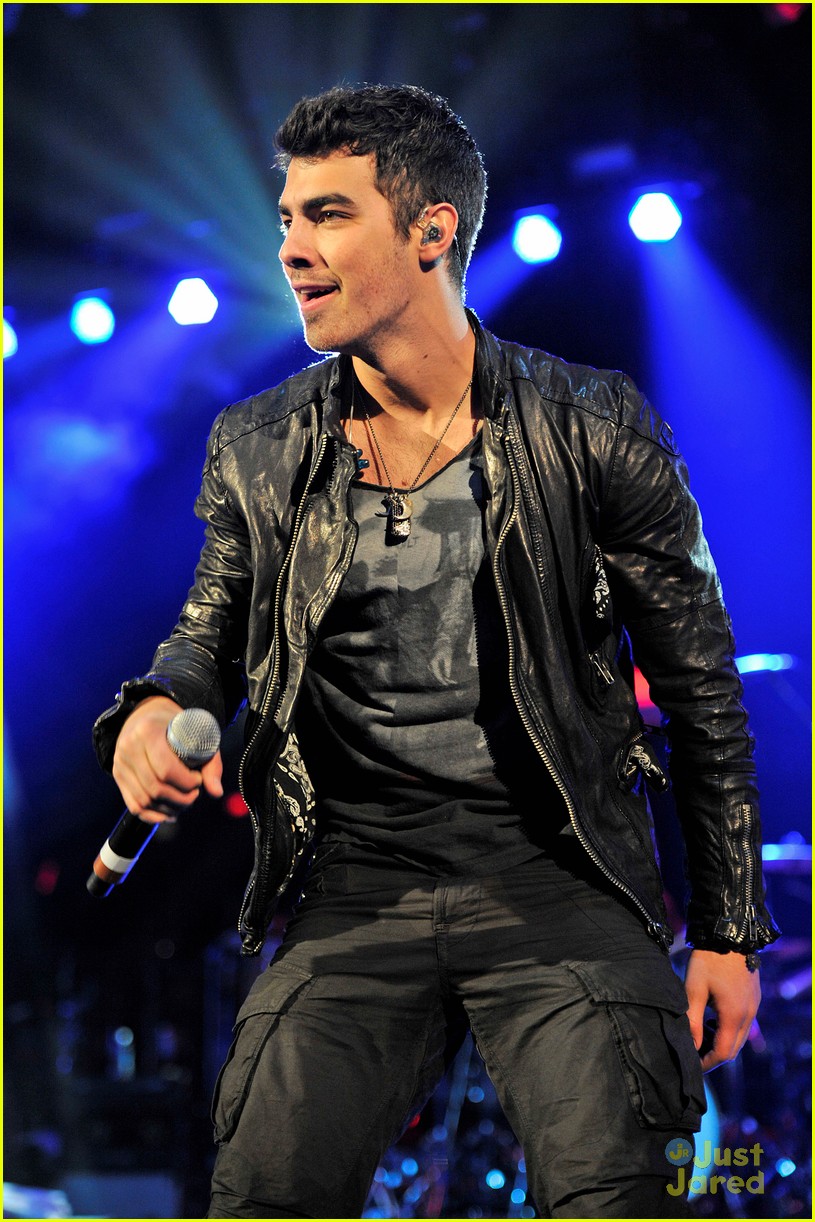 Joe Jonas B96 Jingle Bash! Photo 452605 Photo Gallery Just Jared Jr.