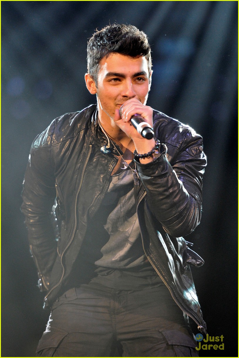 Joe Jonas B96 Jingle Bash! Photo 452609 Photo Gallery Just Jared Jr.