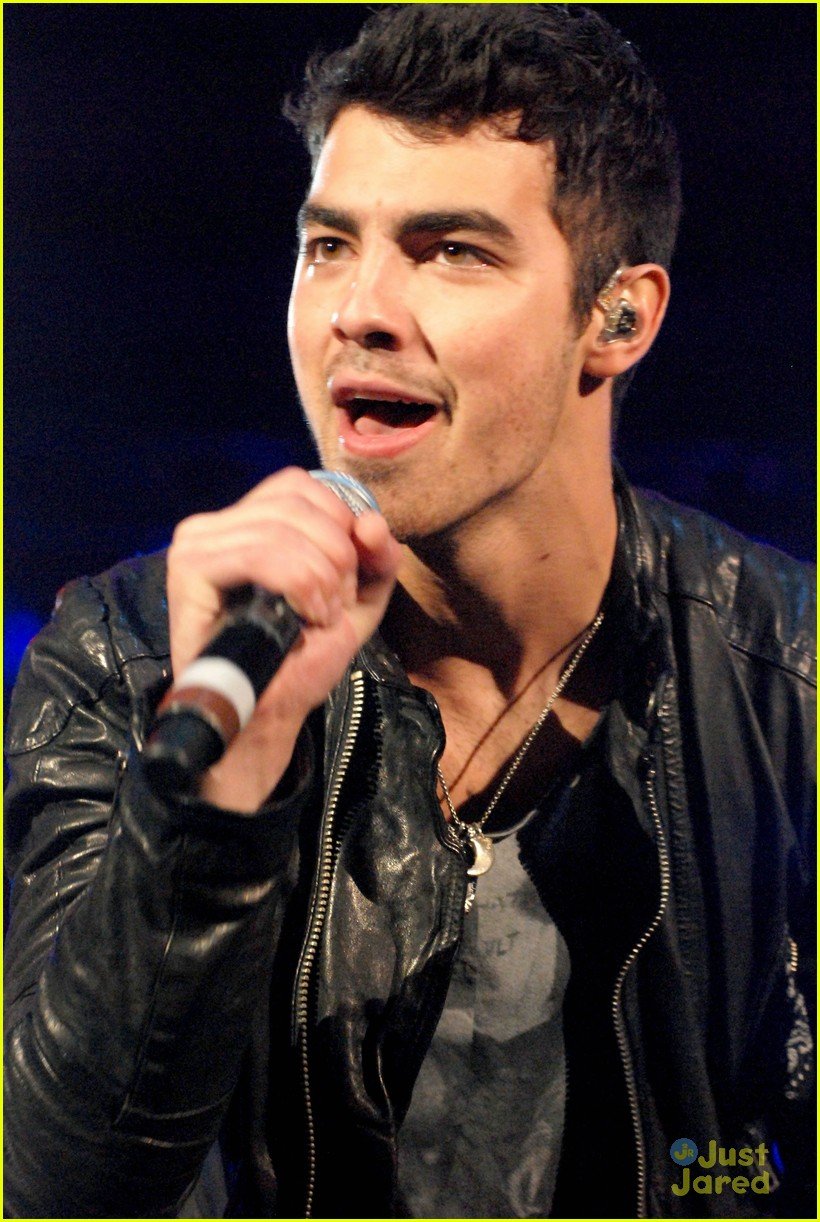 Joe Jonas B96 Jingle Bash! Photo 452611 Photo Gallery Just Jared Jr.