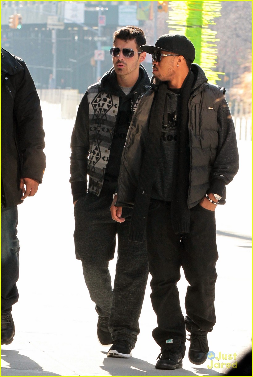 Full Sized Photo of joe jonas nyc walk 03 | Joe Jonas: SoHo Stroll